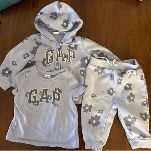 2/$15 GAP Light Blue Floral Baby Set, 6-12 months